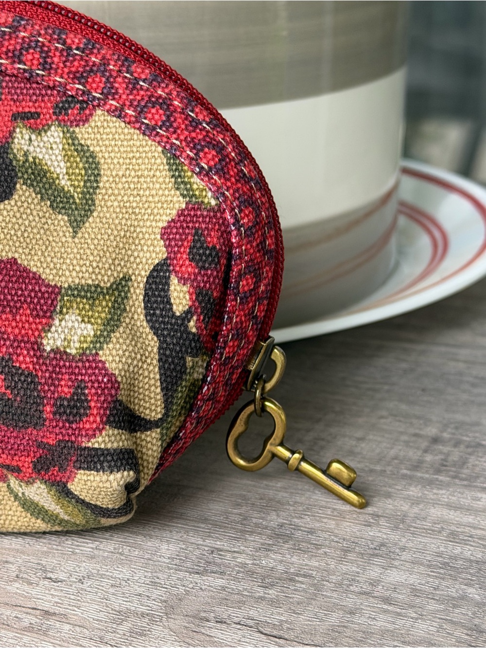 Vintage - Fossil Red Floral Canvas Coin Pouch - Picture 3 of 11